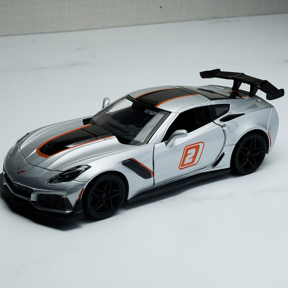 2019 Corvette ZR1 1:24 Silver Diecast Model