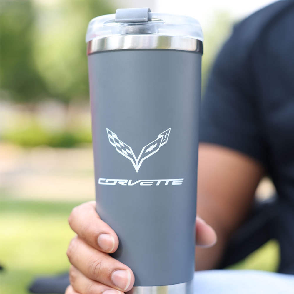 Person holding the C7 Corvette Brooklyn Travel Mug