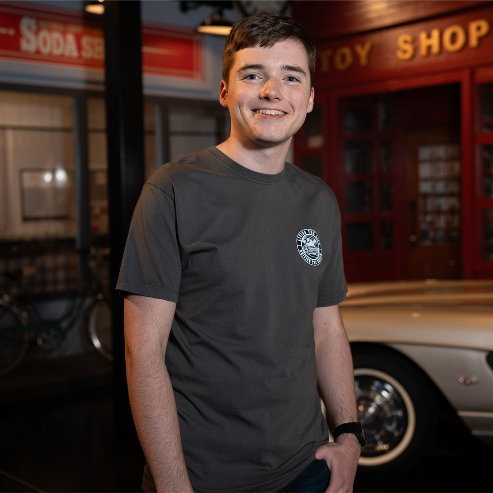 Man wearing the Corvette Retro Circle Graphite T-shirt showing the front design